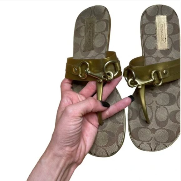 Coach Y2K Rikki Gold Tan Flip-Flops Size 6 – Designer Summer Essential - Picture 4 of 6